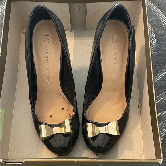 ❤️5/$20 LC Lauren Conrad Glossy Black Heels with Gold Accent - Picture 1 of 7